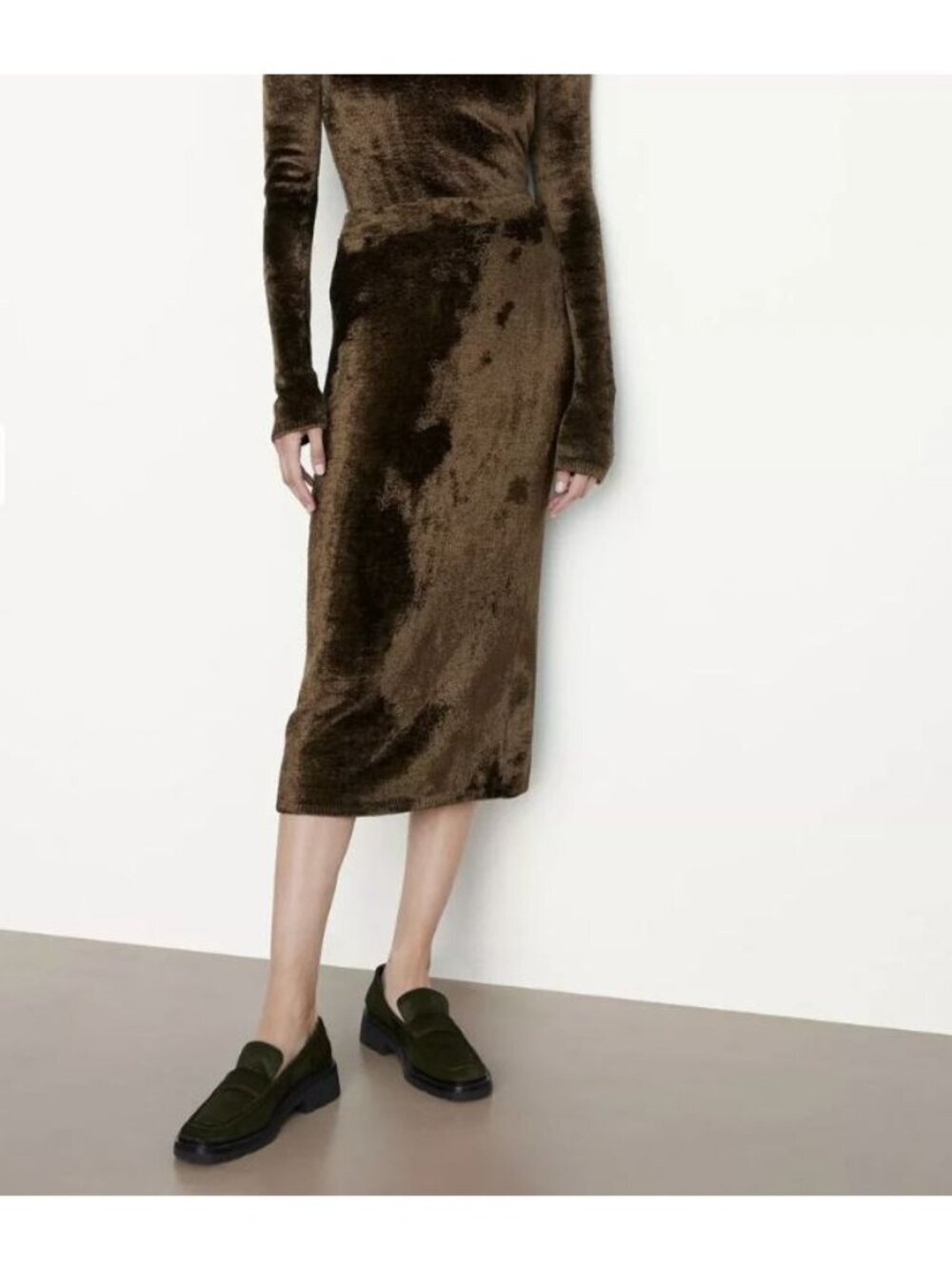 Vince. Panne Sweater Skirt Vine Green Eyelash Textured Velvet Midi Skirt XS